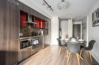 Stylish 1BR plus Den Suite with Parking, Sleeps 4) - 8