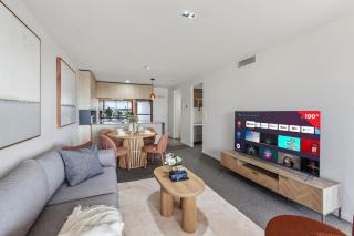 Premium Urban Stay with Rooftop Pool and City Views - 5