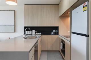 Premium Urban Stay with Rooftop Pool and City Views - 2