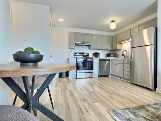 Nestled Stay, Free Parking, Near Downtown Hotspots - 2