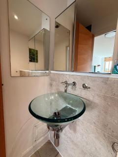 Large city centre 2 bedroom Flat with Parking - 7