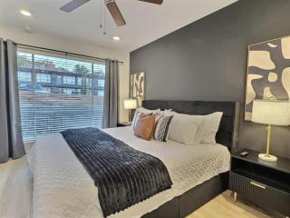 Modern Escape Near Downtown Hotspots - 9