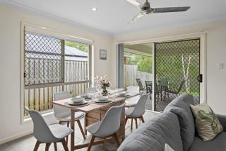 Family Friendly 3 Bedroom Home Near Theme Parks and Shops - 7