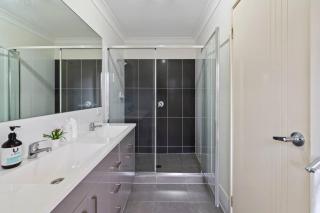 Family Friendly 3 Bedroom Home Near Theme Parks and Shops - 1