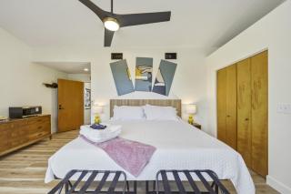 Beautifully Renovated 5 Bed 3 Bath Mid Century Home - 9