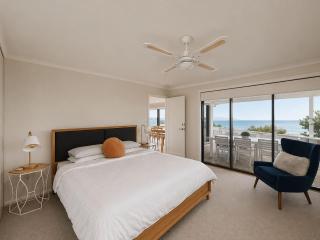 West Beach Holiday Home - 9