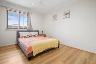 Great Value Home with Pool for Groups Near Sunnybank Plaza - 8