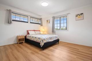 Great Value Home with Pool for Groups Near Sunnybank Plaza - 6
