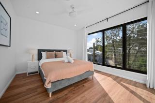 Comfortable 4 Bedroom Family Home with 3 Bathrooms and Air Conditioning - 6
