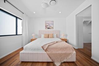 Comfortable 4 Bedroom Family Home with 3 Bathrooms and Air Conditioning - 1