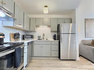 Serene Stay, Free Parking, Near Downtown Hotspots - 3