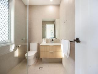 Relaxing 4 Bedroom Home Quiet and Spacious for Families and Groups - 0