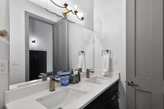Luxury 3BR on TQL Stadium Washington Park - 1