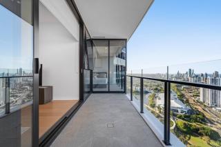 Luxury High Rise Stay with Panoramic GC Views - 5