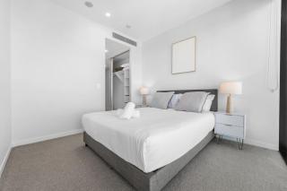 Luxury High Rise Stay with Panoramic GC Views - 2