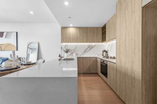 Luxury High Rise Stay with Panoramic GC Views - 1