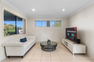 Spacious 4 Bedroom Family Retreat with Full Air Conditioning - 8