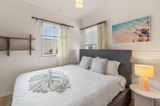 Budget Friendly Stay for 7 Two Minutes Walk to Train - 7