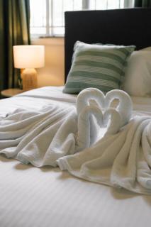 Budget Friendly Stay for 7 Two Minutes Walk to Train - 3