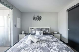 Stylish 1BR Condo -City Views - Free Parking - 0