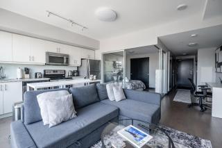 Stylish 1BR Condo -City Views - Free Parking - 9