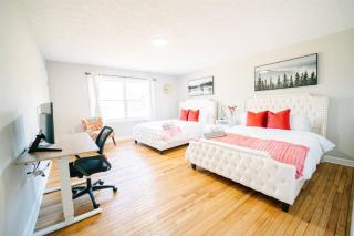 Spacious 10BR Great Falls Retreat with Free Parking Near Great Falls Park and Dulles - 1