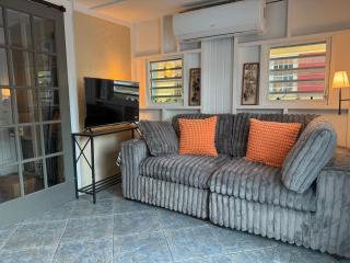 NewReno, AC, 2 blocks to Beach, Dive, Eat, Drink - 5