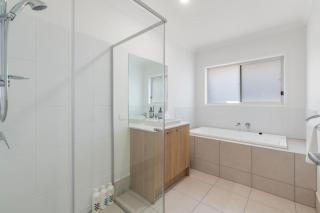 Brand New Modern and Comfortable Family Friendly Home - 9