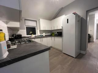 Rowden Street 7 Bed Contractor House in Shotton by Rework Accommodation - 9