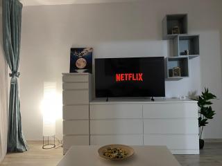 Zoe Urban Escape - 2 Metro Stops to Old Town - 9