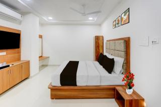 Super Townhouse Oak Public Garden Hanamkonda Formerly Vishnu Grand - 1
