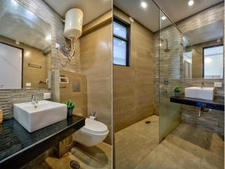 Luxury 2BHK Apartment By Bluewave Hospitality - 6