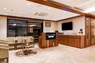 Super Townhouse Oak DLF Newtown Bus Terminal - 5