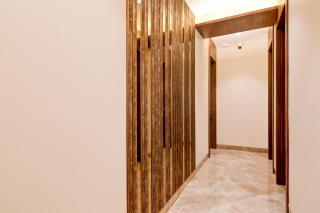 Super Townhouse Oak DLF Newtown Bus Terminal - 2