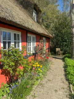 Charming House With Heated Pool Near Møns Klint - 9