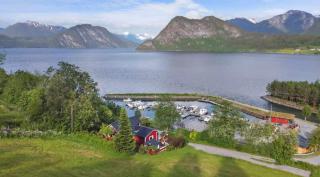 Cottage by the lake - 0