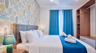 Tower Road Apartments & Penthouse with Heated Jacuzzi - 0