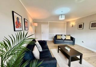 Renfrew Town Centre sleeps 6 - Pass the Keys - 0