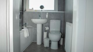 Renfrew Town Centre sleeps 6 - Pass the Keys - 4