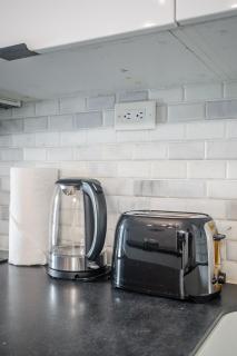 1 Bedroom & Den Family Condo in Downtown Toronto - 3