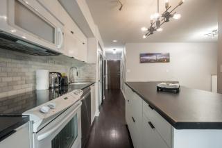 1 Bedroom & Den Family Condo in Downtown Toronto - 2
