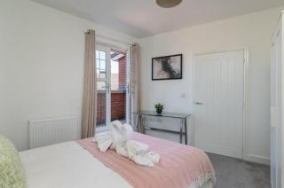 2BR Penthouse - Balcony Views - Free Parking - 2