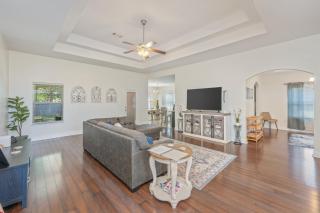 Cozy Retreat with Patio, Big Kitchen and Fishing Nearby - 4
