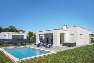 Villas with Private Pool and Jacuzzi - 0