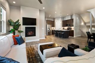 Pinnacle Pines Forest Views Modern Home with EV Charger Direct Trail Access - 8