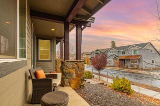 Modern Flagstaff Getaway with Mountain Charm. - 0