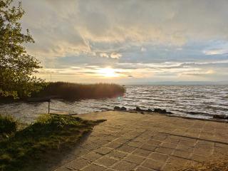 2BR Lakeside Haven w AC by NW - 4