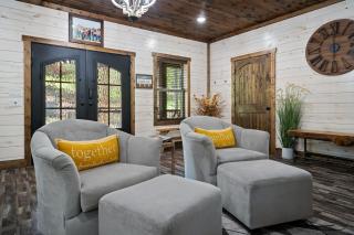 Broken Bow Cabin with Hot Tub and Game Room - 1