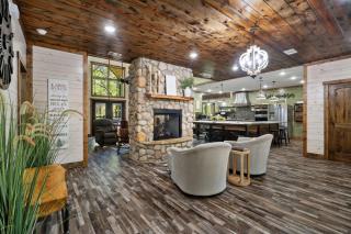 Broken Bow Cabin with Hot Tub and Game Room - 7