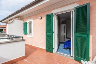 Large villa with private garden near the sea - 2